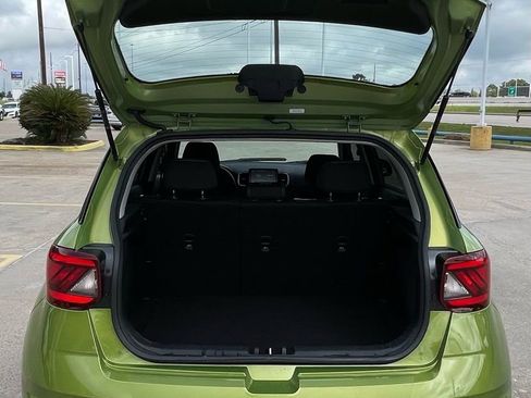 Used 2020 Hyundai Venue SEL FWD image 11