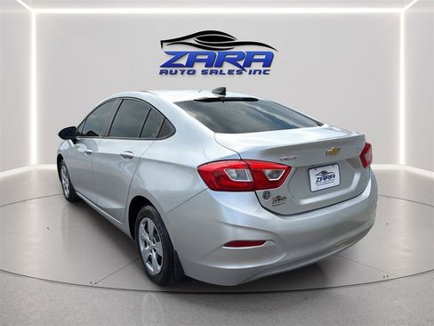 Used 2017 Chevrolet Cruze LS FWD image 5