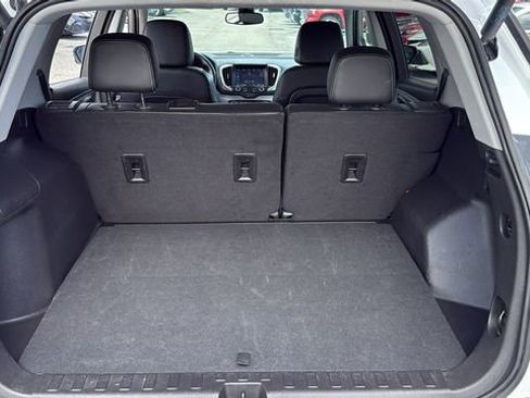 Used 2024 GMC Terrain SLT image 8