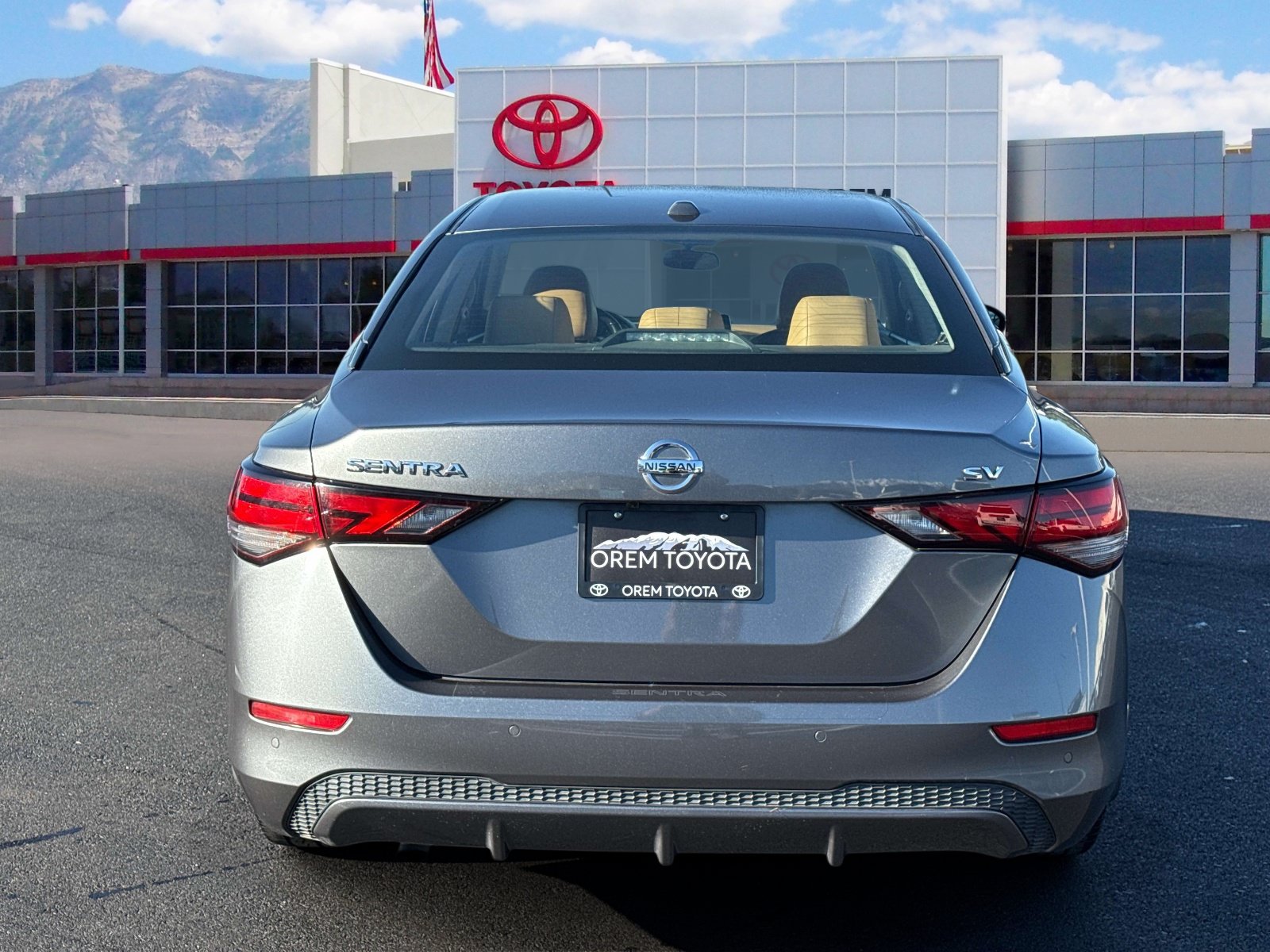 Used 2023 Nissan Sentra SV w/ SV Premium Package FWD image 5