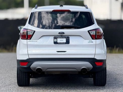 Used 2018 Ford Escape SE w/ SE Sync 3 Package AWD/4WD image 4