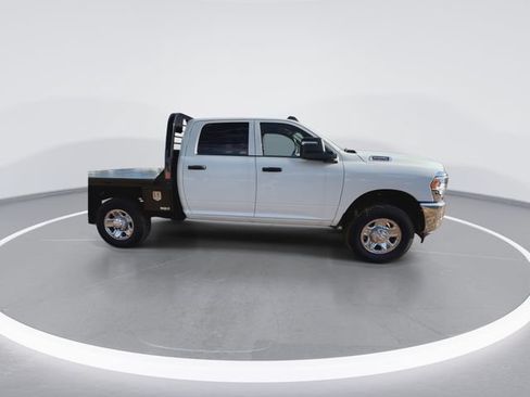 Used 2024 RAM 2500 Tradesman w/ Chrome Appearance Group AWD/4WD image 9
