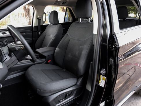 Used 2025 Ford Explorer Active image 8