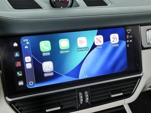 Certified 2023 Porsche Cayenne Platinum Edition image 17