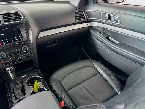 Used 2017 Ford Explorer XLT w/ Equipment Group 202A image 24