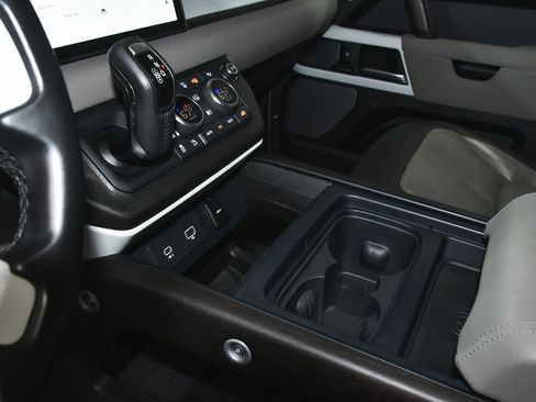 Used 2021 Land Rover Defender 110 X-Dynamic SE image 40