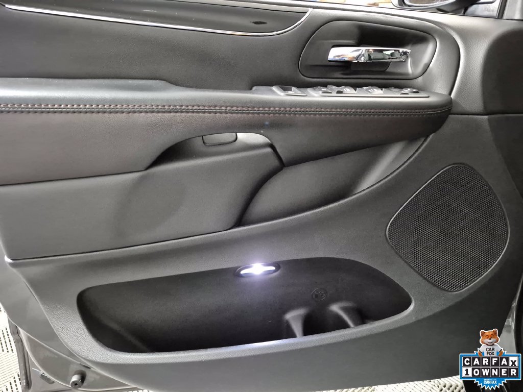 Used 2020 Dodge Grand Caravan SE FWD image 15