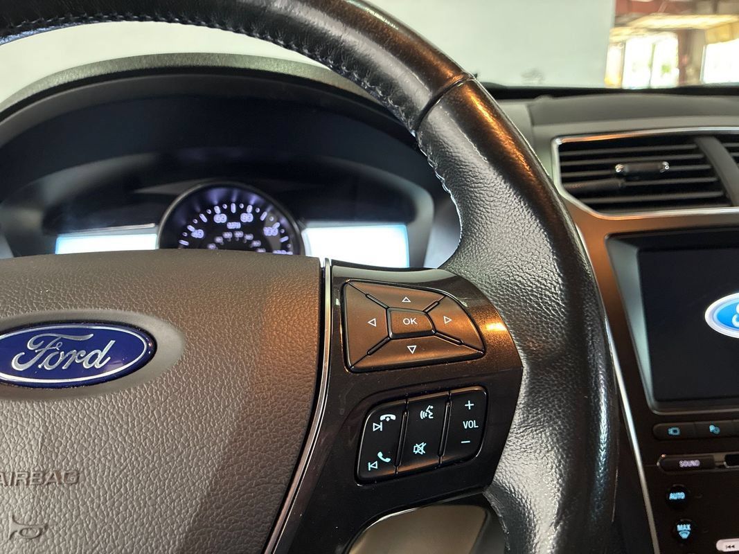 Used 2017 Ford Explorer Limited w/ Equipment Group 301A AWD/4WD image 13