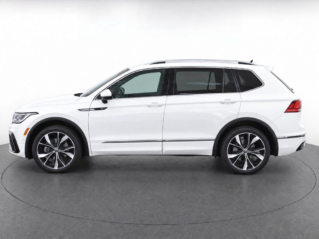 Certified 2024 Volkswagen Tiguan SEL R-Line AWD/4WD image 5