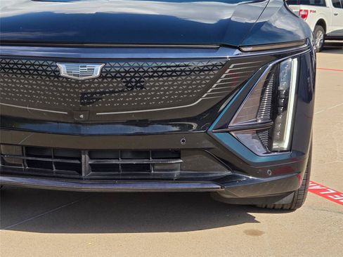Used 2024 Cadillac Lyriq Sport RWD image 6