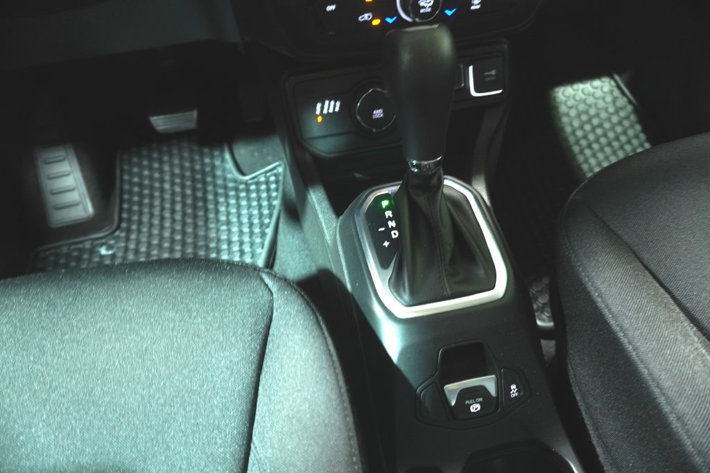 Used 2021 Jeep Renegade Latitude w/ Convenience Group AWD/4WD image 18
