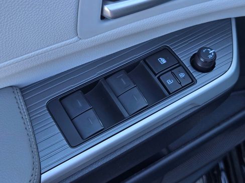 Certified 2026 Toyota Sienna XLE FWD image 10