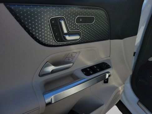 Certified 2025 Mercedes-Benz GLB 250 image 18