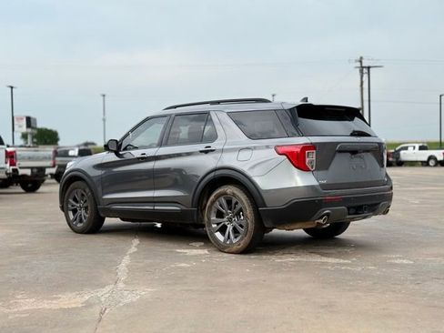 Certified 2023 Ford Explorer XLT w/ Equipment Group 202A RWD image 5
