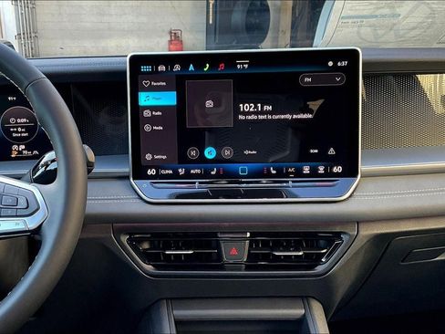 New 2025 Volkswagen Tiguan SE image 5