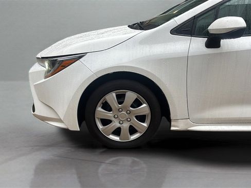 Used 2021 Toyota Corolla LE image 9