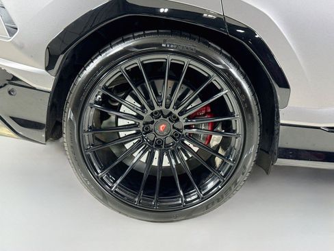 Used 2022 Lamborghini Urus AWD/4WD image 38