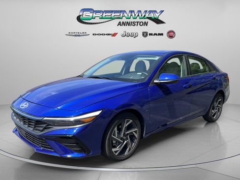 Used 2025 Hyundai Elantra Limited FWD image 3