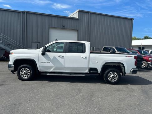 Used 2025 Chevrolet Silverado 2500 LT w/ Convenience Package AWD/4WD image 8