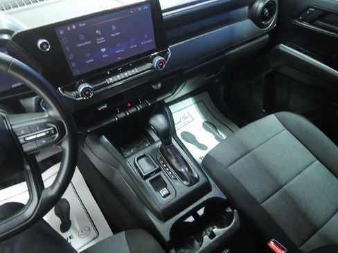 Used 2024 Chevrolet Colorado W/T image 16