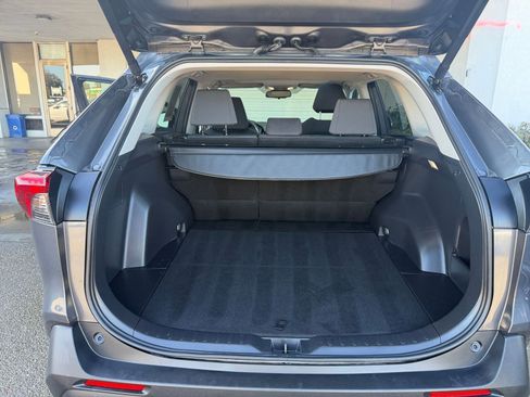 Used 2025 Toyota RAV4 XLE image 33