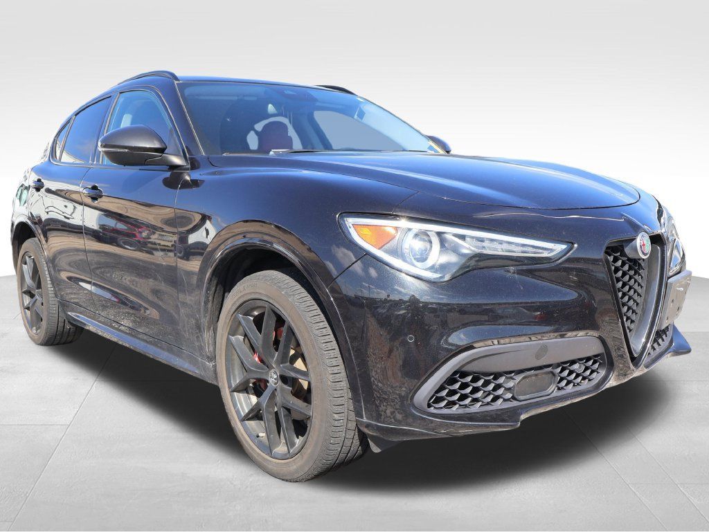 Used 2020 Alfa Romeo Stelvio Ti w/ Nero Edizione AWD/4WD image 10
