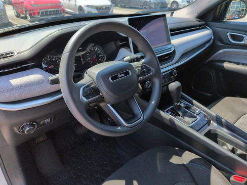 Used 2024 Jeep Compass Sport image 23