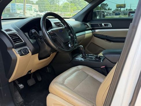 Used 2016 Ford Explorer XLT w/ Equipment Group 202A FWD image 12