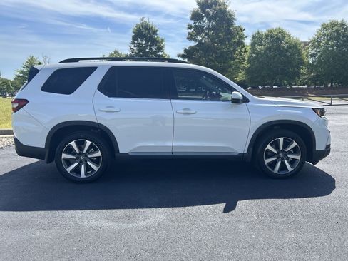 Used 2023 Honda Pilot Touring image 10