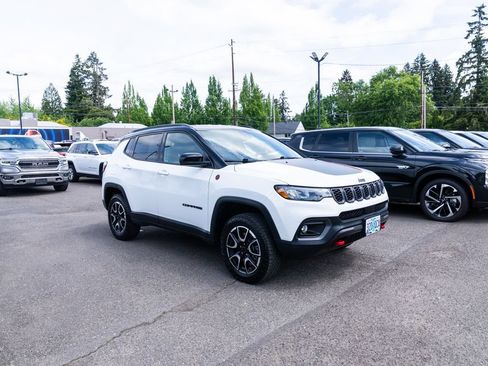 Used 2025 Jeep Compass Trailhawk AWD/4WD image 25
