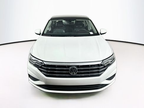Used 2019 Volkswagen Jetta SE FWD image 2