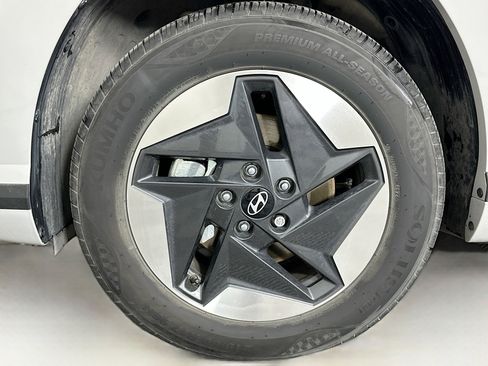 Used 2024 Hyundai Kona SEL FWD image 11