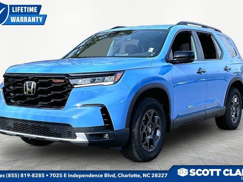 Used 2024 Honda Pilot TrailSport image 3