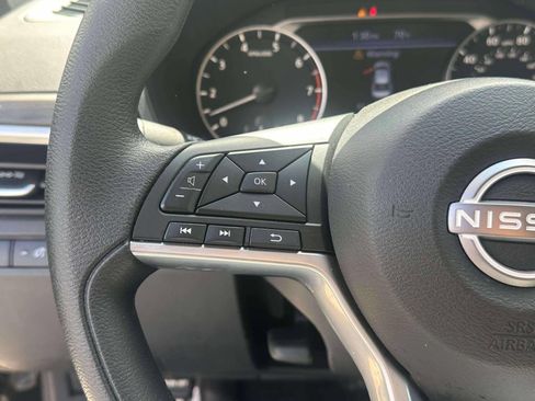 Used 2025 Nissan Altima 2.5 SV FWD image 19