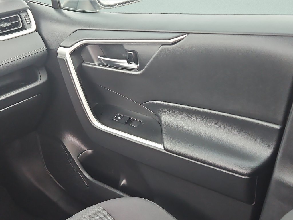 Certified 2021 Toyota RAV4 XLE w/ Convenience Package FWD image 14