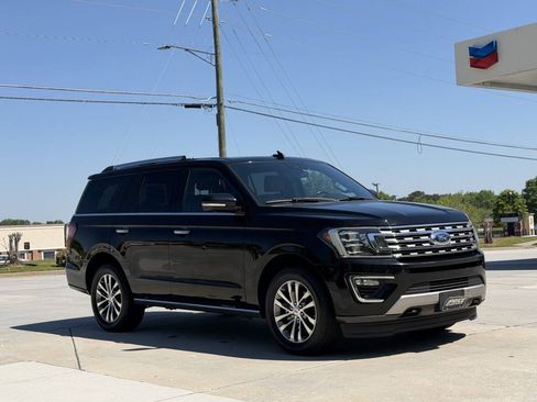 Used 2018 Ford Expedition Limited w/ Equipment Group 301A AWD/4WD image 3