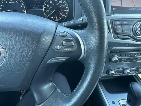 Used 2018 Nissan Pathfinder SL w/ SL Premium Package AWD/4WD image 8