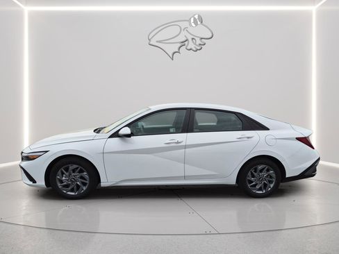 Used 2024 Hyundai Elantra SEL image 4
