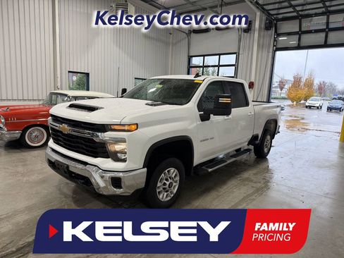 Used 2024 Chevrolet Silverado 2500 LT image 1