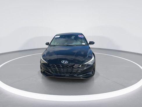 Used 2023 Hyundai Elantra SEL w/ Cargo Package FWD image 2