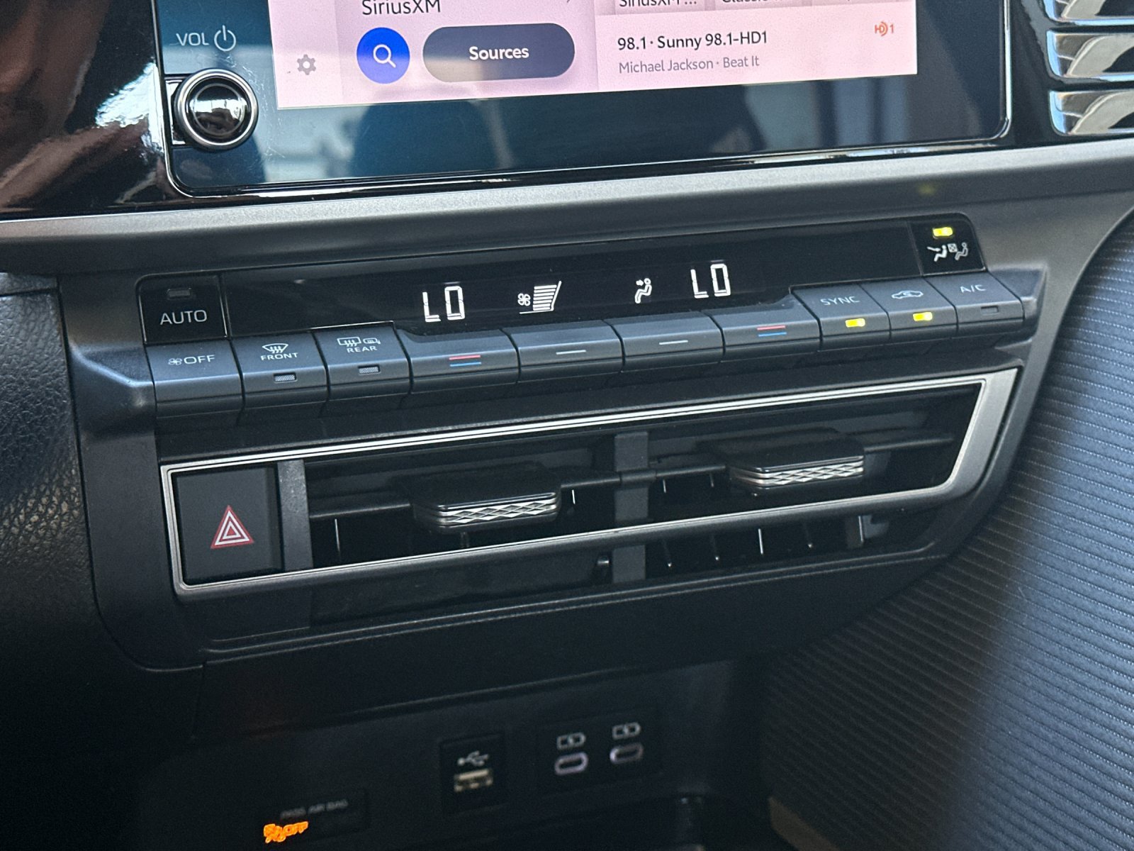 Used 2025 Toyota Camry SE FWD image 17