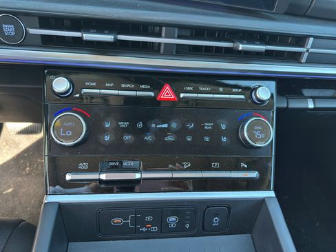 Used 2024 Hyundai Santa Fe Limited image 22