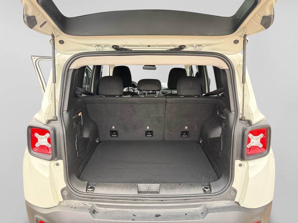 Used 2023 Jeep Renegade Latitude AWD/4WD image 35
