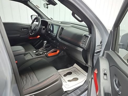 Used 2023 Nissan Frontier PRO-4X w/ Pro Convenience Package image 15