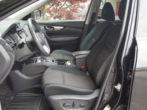 Used 2017 Nissan Rogue SV w/ SV Premium Package AWD/4WD image 3