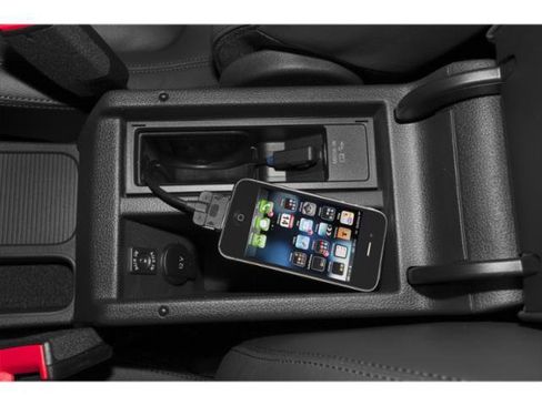 Used 2015 Volkswagen Tiguan SE image 16