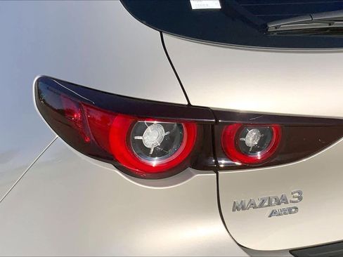 Used 2024 MAZDA MAZDA3 Hatchback w/Premium Plus Pkg image 27