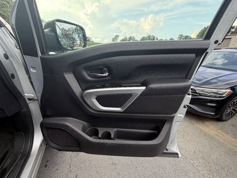 Used 2017 Nissan Titan SV AWD/4WD image 18