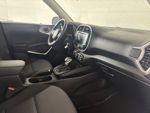 Used 2025 Kia Soul LX image 28