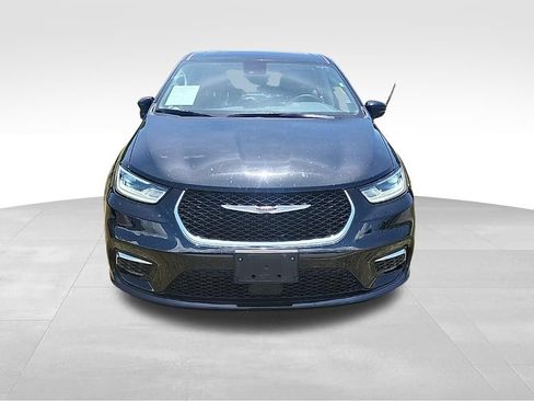 Certified 2024 Chrysler Pacifica Limited FWD image 3